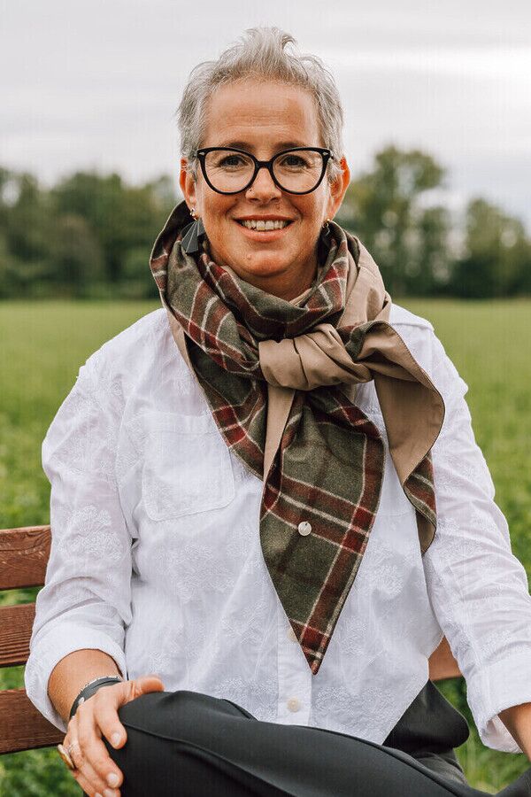 Schultertuch PAULA – aus kariertem Loden in Grün-Rot mit Rückseite aus weicher Baumwolle in Taupe, Beige