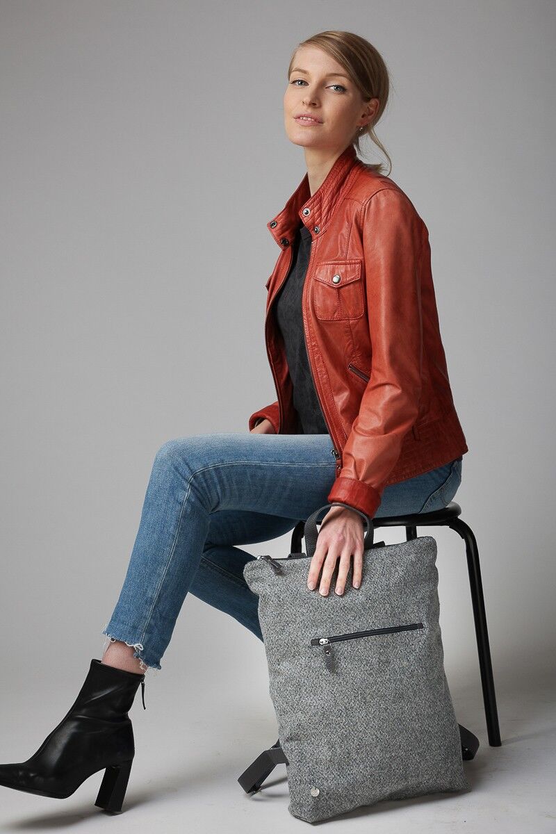 Rucksack ALEX aus Loden mit Lederdetails – geräumiger Damen-Rucksack für Alltag, Arbeit und Freizeit, nachhaltig produziert in Österreich