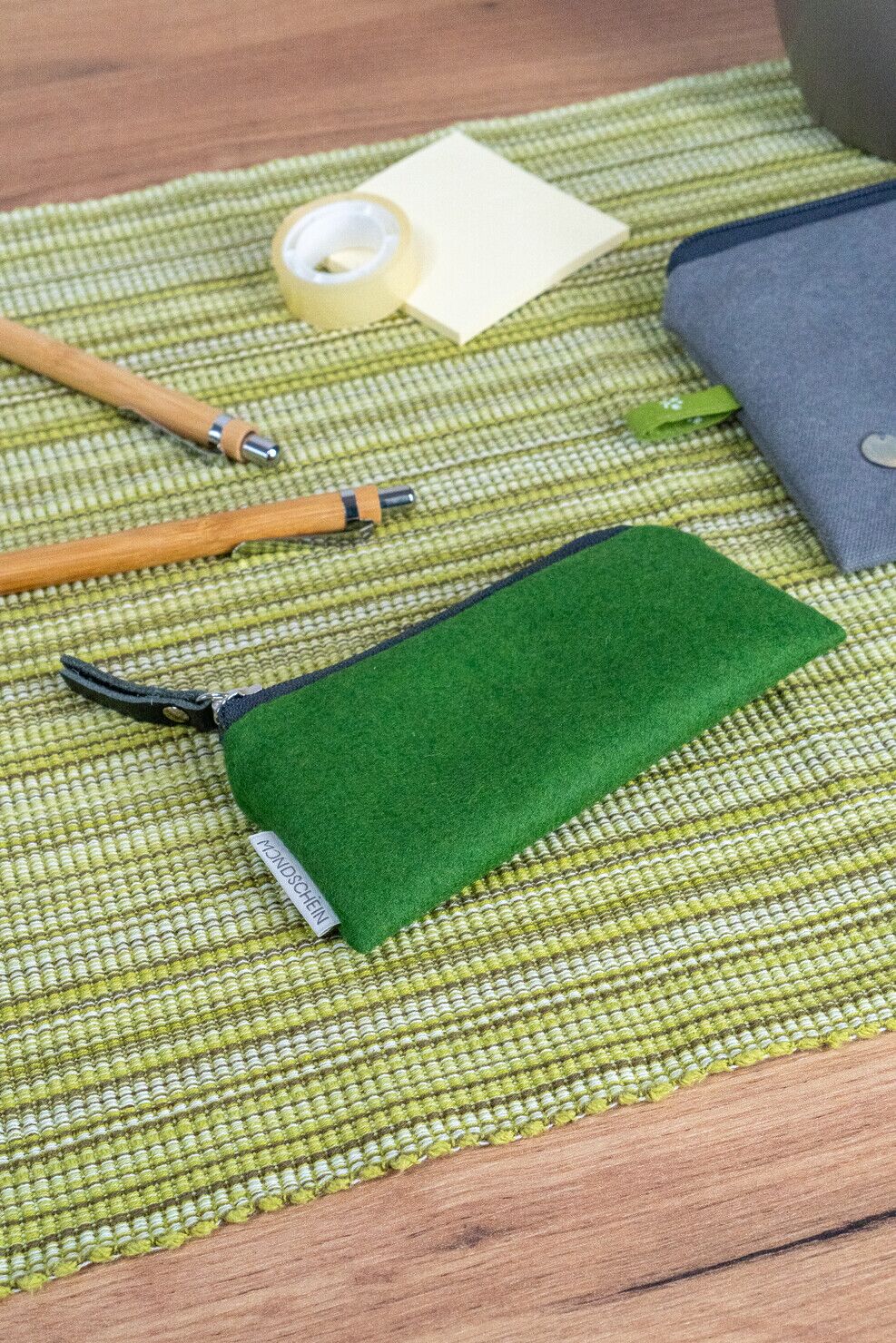 ANNI Täschchen Grün aus Loden Mini-Täschchen ANNI aus grünem Merinowoll-Loden mit grauem Baumwollfutter – nachhaltiges Accessoire handgefertigt in Österreich