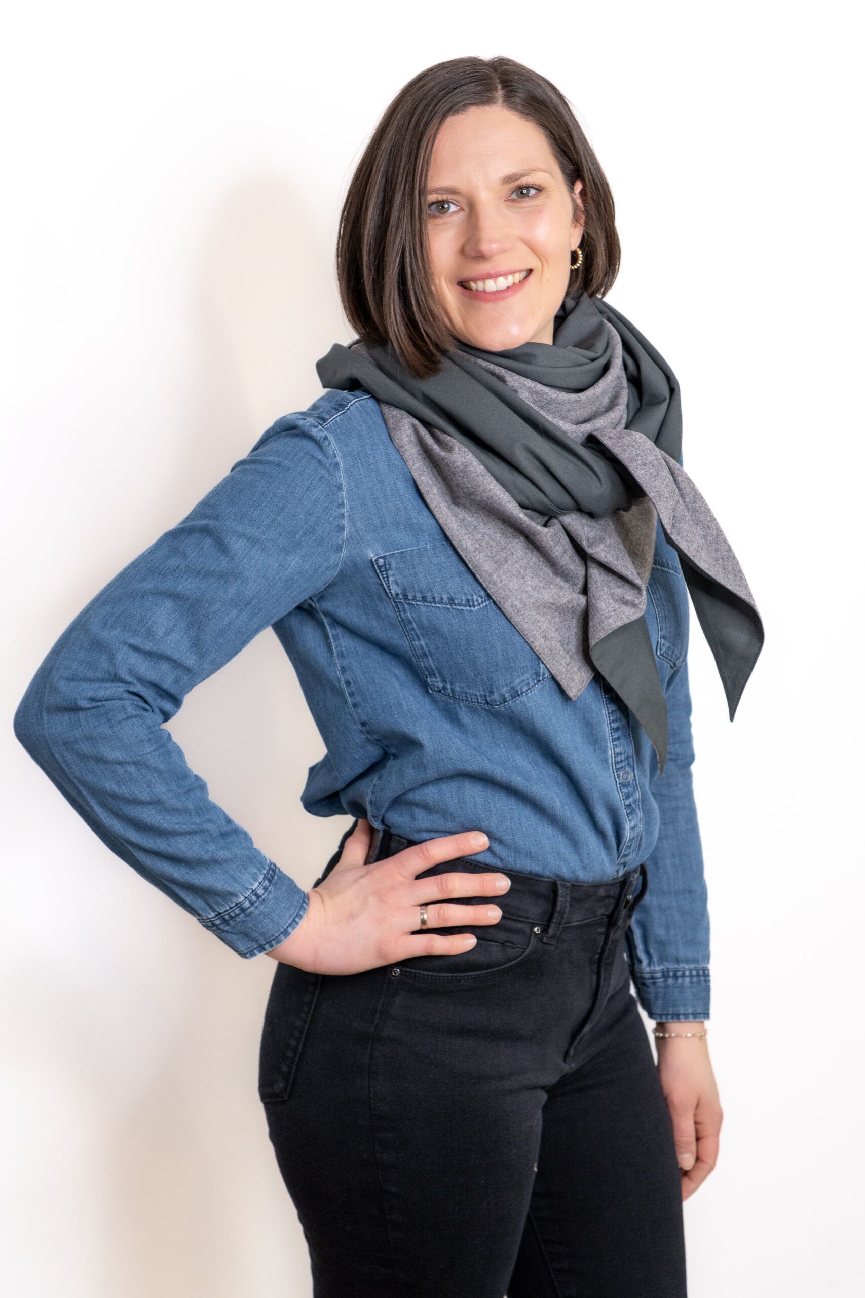 NELA Dreieckstuch grau – Schultertuch aus Merinowoll-Loden - Poncho