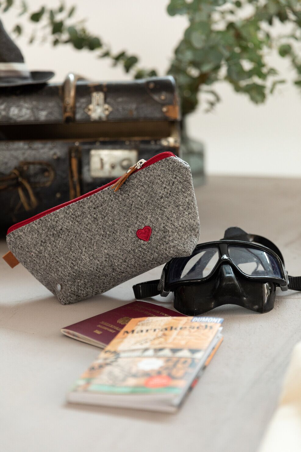 ELISA – nachhaltige Kosmetiktasche aus grauem Loden mit Baumwollfutter, ideal für Reisen und Alltagsutensilien