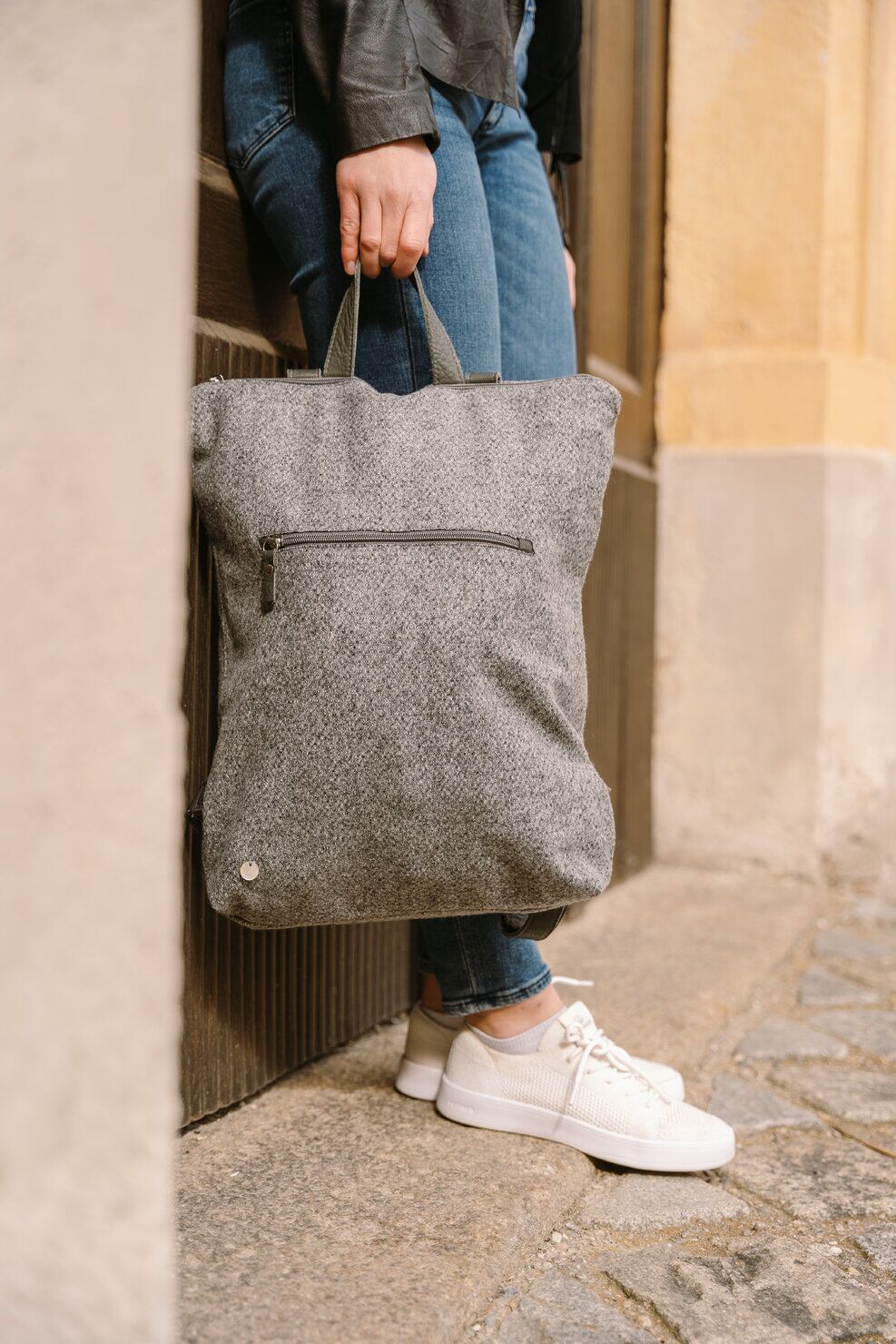 alex-lodenrucksack-trendy-österreich-produziert-leder-leicht-strapazierfähig- TB Rucksack ALEX von MONDSCHEIN – hochwertiger, leichter Lodenrucksack für Damen und Herren, ideal für Laptop, Schule, Arbeit und Freizeit