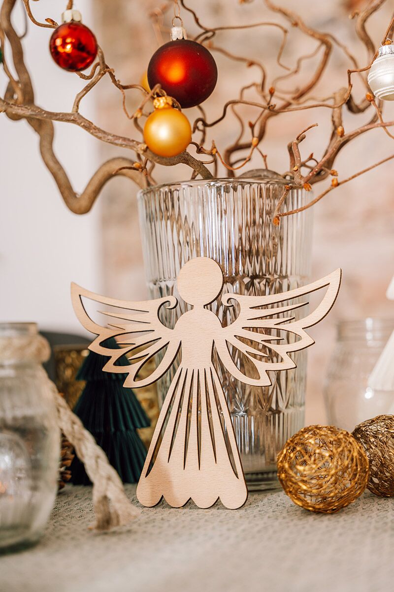 weihnachtsengel holz figur, nachhaltige wohnaccessoires, engel als geschenk, regional produziert, weihnachten plastikfrei, hochwertige holzverarbeitung, modern rustikal, slow living deko, bewusst dekorieren, tradition trifft design