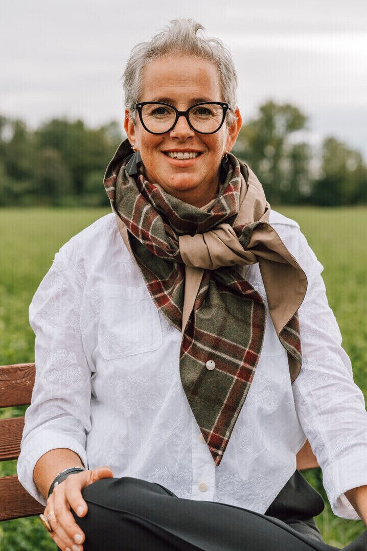 Schultertuch PAULA – aus kariertem Loden in Grün-Rot mit Rückseite aus weicher Baumwolle in Taupe, Beige